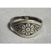 Кольцо серебряное 925 пробы. 82