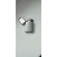 Зажигалка Zippo.