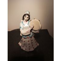 Фарфоровая статуэтка "Танцовщица с бубном' (Азербайджанский танец).