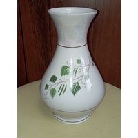 Фарфоровая ваза " Листья берёзы".СССР .Минский ФЗ. 22 см.