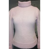 Свитер ручной вязки, теплый, мягкий, нежный, 44 размера.Свитер одет на манекен 46 размера.