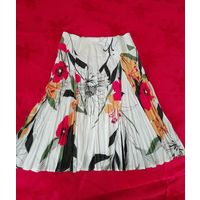 Очень красивая юбка, производство Индия фабричная, 100йхлопок,на подкладке, размер44-48 в зависимости от желаемой посадки(талия или на бедро).