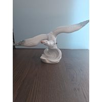 Фарфоровая статуэтка = буревестник=