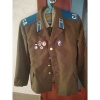 Дембельский китель со знаками  рубашка, галстук, заколка. Размер 50/3.