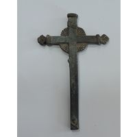 Крест католический 30-е годы. Размер 6.5-10.5 см. Металл - шпиатр.