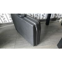 Чемодан дипломат фирменный.,,Samsonite,,