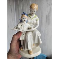 СТАРТ С 1 РУБЛЯ БЕЗ МЦ НА 3 ДНЯ Фарфоровая статуэтка "Первая книга"