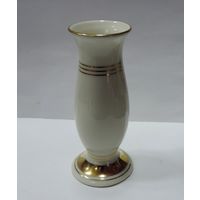 Вазочка фарфоровая. Германия. Высота 10.3 см.