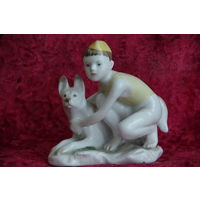 Статуэтка фарфоровая "  Юный пограничник "   ЛФЗ    ( целая )