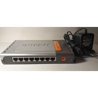 Свич 8 портов, рабочий 2, D-Link.