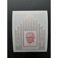Польша 1979 Блок Mi.75 (gold) с маркой "Визит Папы римского Павла Иоанна II в Польшу" (чистый**) марка Mi.2631 каталог 12.00 евро
