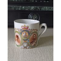 Кружка к Коронации Короля Георга V и королевы Марии, Великобритания, 22 июня 1911 года. Высота 7 см. Объем 170 мл. Следы бытования.