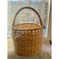 Плетеная корзинка из лозы