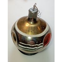 Ёлочные  игрушки ,  Юла , из СССР . С золотой краской . С рубля