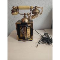 Антикварный французский телефон с декором в азиатском стиле