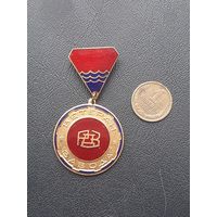 Значок тяжелый. Ветеран Завода. Латвия