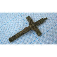 Крестик старинный, нательный. Католический. Распятие. Бронза, литье, днревянная вставка..