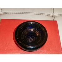 Подсвечник из кобальтового стекла тёмно-синего цвета, высота 4 см.