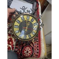Часы настенные ЯНТАРЬ кварц СССР