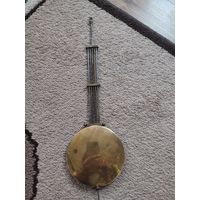 Маятник старых немецких часов.