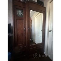 Шкаф антикварный с зеркалом, массив дуба