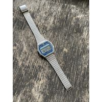 Часы Электроника ( Лот с рубля )