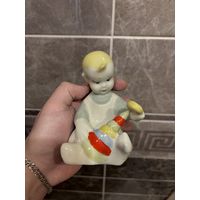 Статуэтка Мальчик с пирамидкой Городница