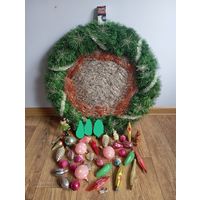 - ЁЛОЧНЫЕ ИГРУШКИ 1960-70 ые и ВЕНОК со снежинками и мишурой + Подарок смотрите описание и фото