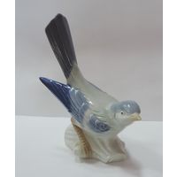 Статуэтка фарфоровая "Птица" 70-е годы. Европа. Высота 12.5 см.