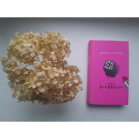 Джулия Кеннер, "Код Givenchy"