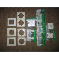 Розетки с заземляющим контактом, со шторками и рамки для розеток Schneider Electricс з