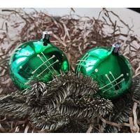 Шары большие. Стекло СССР. Светятся в темноте.2шт.