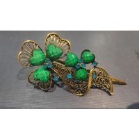Красивая заколка темное золото с зеленым камнем. Очень красивая. Длина 11,5 см, в отличном состоянии.