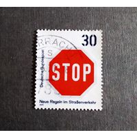 Марка Германия 1971 год Дорожный знак