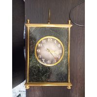 Каминные настольные часы Молния 1970-е ЧЧЗ СССР натуральный камень змеевик в латуни на ходу