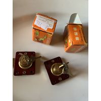 Новые замочки на почтовые ящики ещё из Тайваня! 90-е годы. Цена за 1. Можно ставить на различные мебельные ящики и двери чтоб спиногрызы не копались в коллекции.