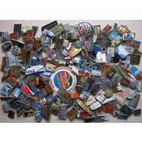 Значки города, архитектура, 150 штук, без повторов, все разные.