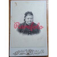 1890-е Кабинет портрет Гатчина Софья Алексеевна Славянова кузина Николая Гавриловича Славянова (изобретателя электрической дуговой сварки) Архив Славяновых фотограф Д.Н. Сахновский