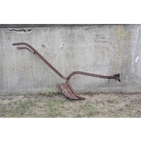 Плуг окучник.