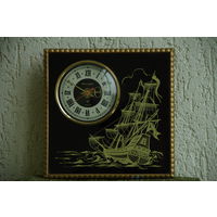 Часы  настенные , кварцевые  " Янтарь "  ( РАБОЧИЕ )      25, 5 см х 25,5 см