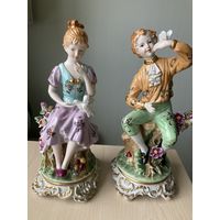 Парные фарфоровые статуэтки
