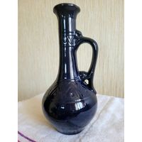 Декоративный кувшин, глазурованная керамика.
