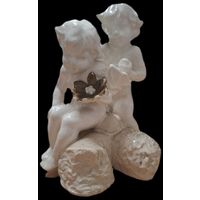 Статуэтка фарфоровая. 2 ангела. 13.5 см