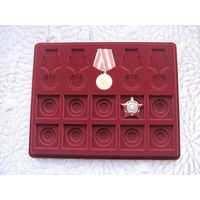 Планшет на 5 медалей Д 32 мм и 10 винтовых знаков.