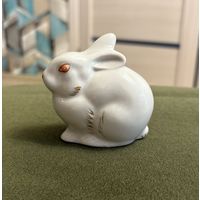 Статуэтка Фарфоровая Зайчик . Полонное