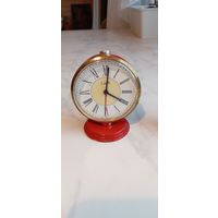 Часы будильник Луч ссср