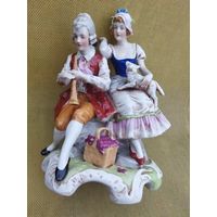 Статуэтка фарфоровая