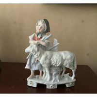 Торги ! Статуэтка Девочка с козой Германия антикварная