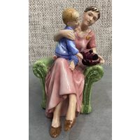 Фарфоровая статуэтка Royal Doulton Когда я был молод. 1994 год. Англия. Высота 14 см.