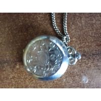 Часы Молния. Карманные с крышкой и цепочкой. В хорошем состоянии.